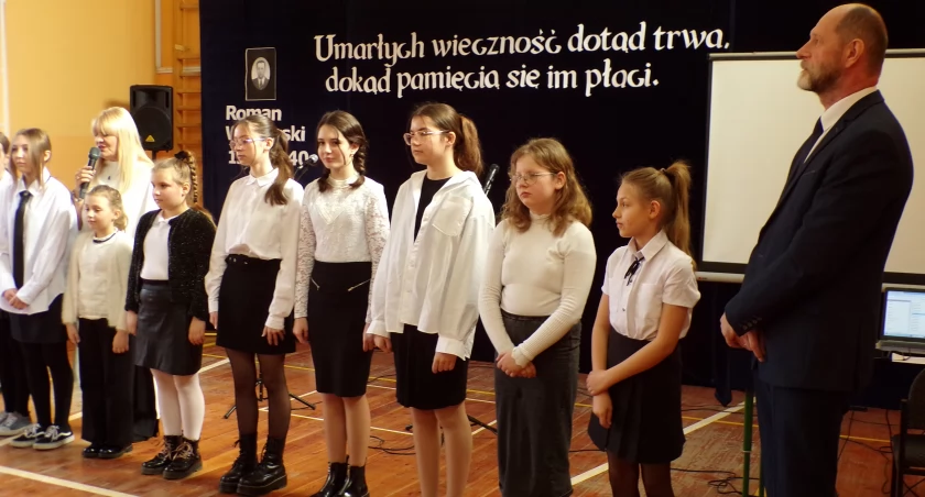 Pamiętają o nauczycielu [zdjęcia]