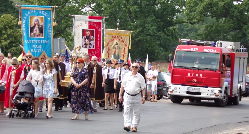 Procesje zgromadziły tłumy [zdjęcia]