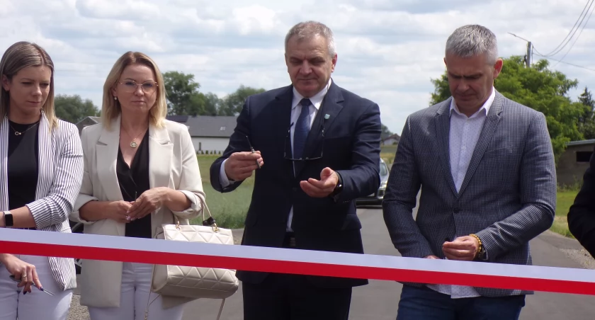 Dążą do stu kilometrów dróg asfaltowych