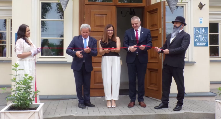 Nowoczesna biblioteka otwarta [zdjęcia]