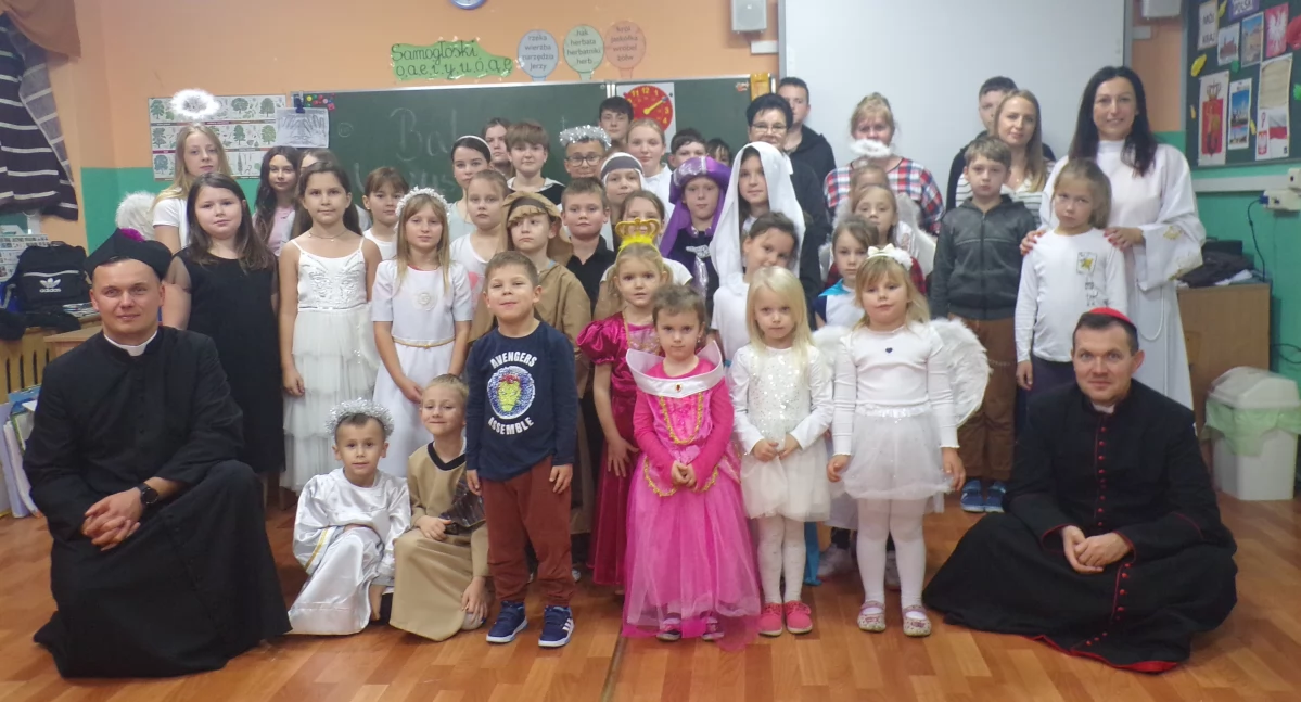 Szkoła pełna świętych [zdjęcia]