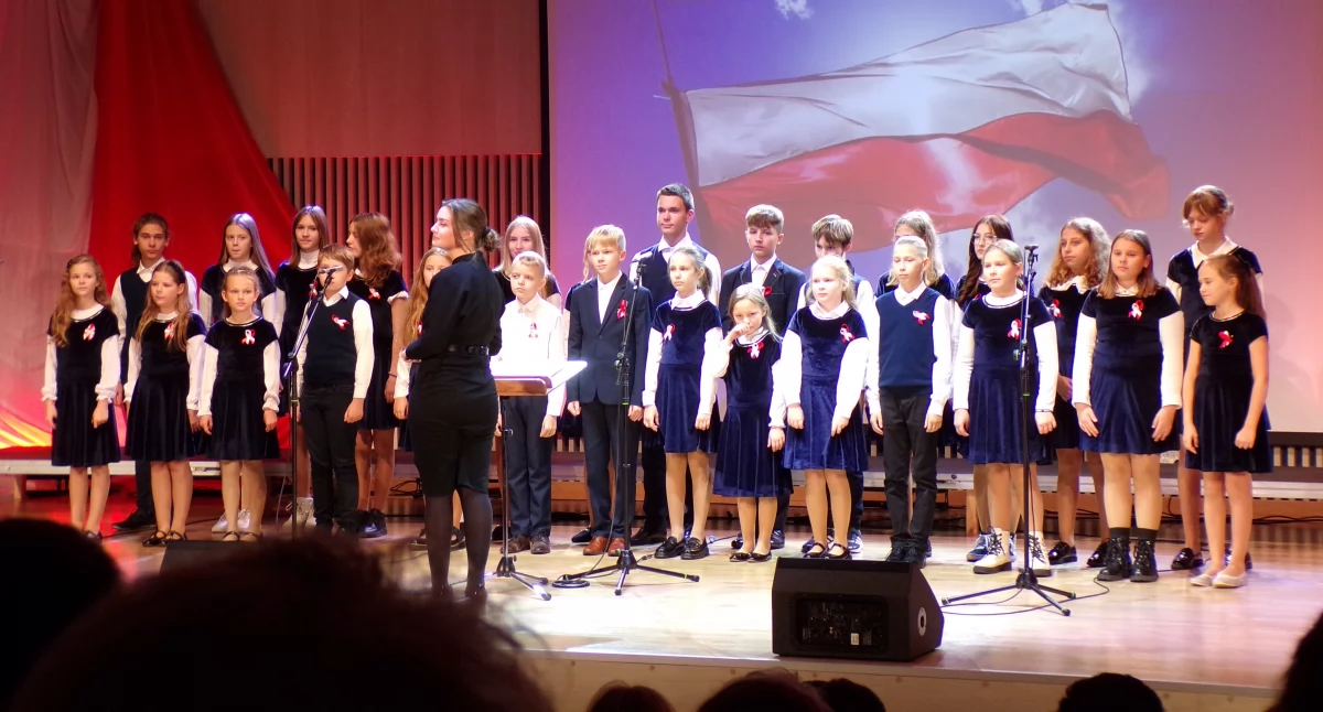 Uczniowie z mistrzami dla niepodległej [zdjęcia]