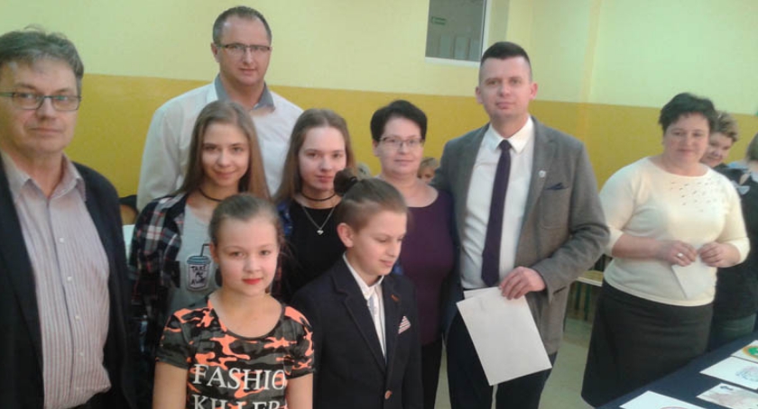 Bartosz Głowacki patronem szkoły w Chrostkowie