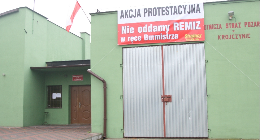 Burmistrz pozwał strażaków