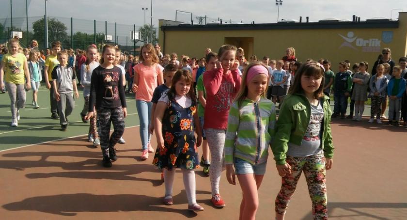 Ewakuacja 300 uczniów Zespołu Szkół w Tłuchowie