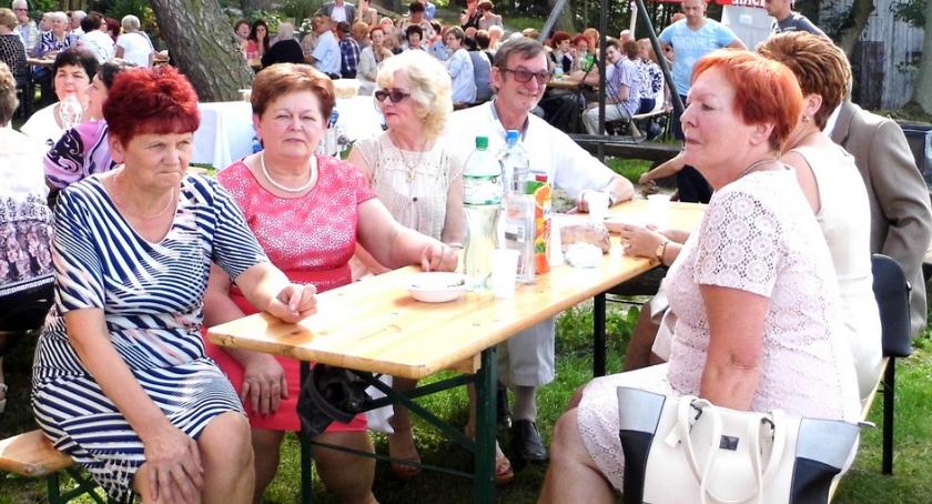 Seniorzy balowali nad jeziorem 