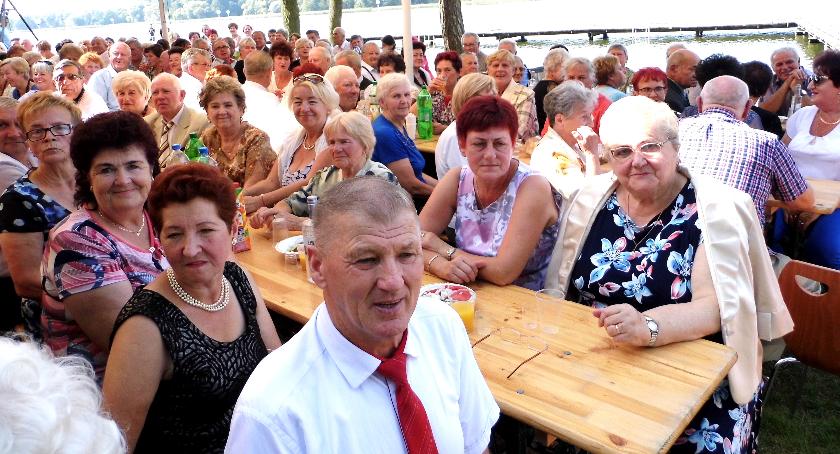 Kto miał dowieźć seniorów na ich święto?
