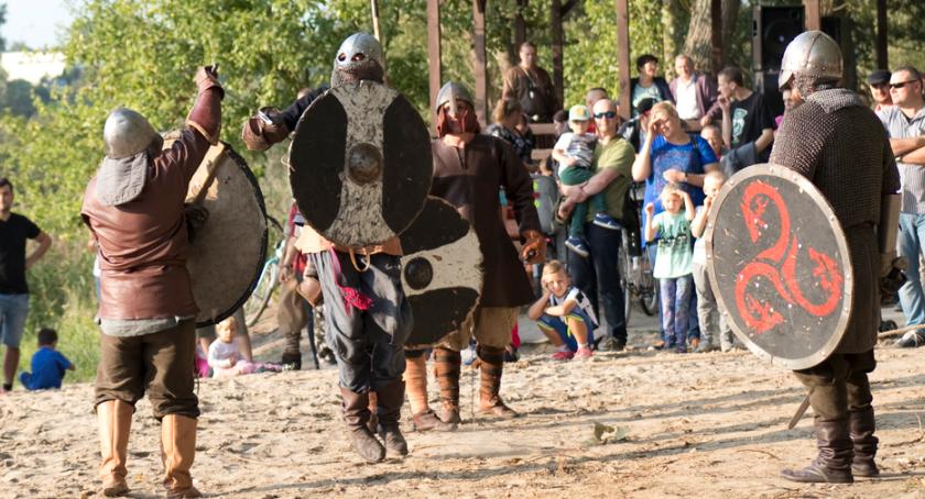 Wikingowie na plaży. Działo się w Kikole