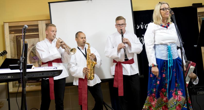 Biesiada w stylu karaoke