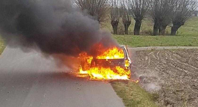 Makabra w Julkowie! Zwęglone ciało w samochodzie 