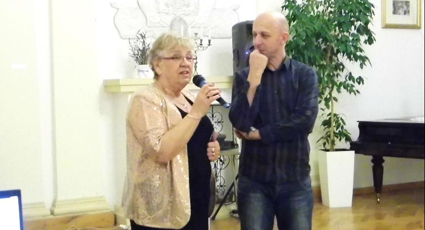 Emeryci w karnawale