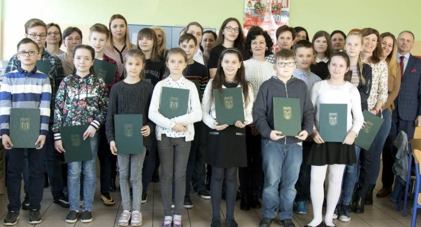 Nagrody dla prymusów z gminy Bobrowniki