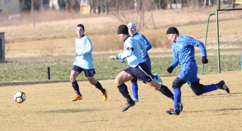 Mroźne derby w Bobrownikach 