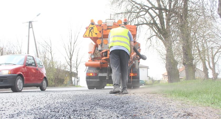 Dokładają gminom do dróg