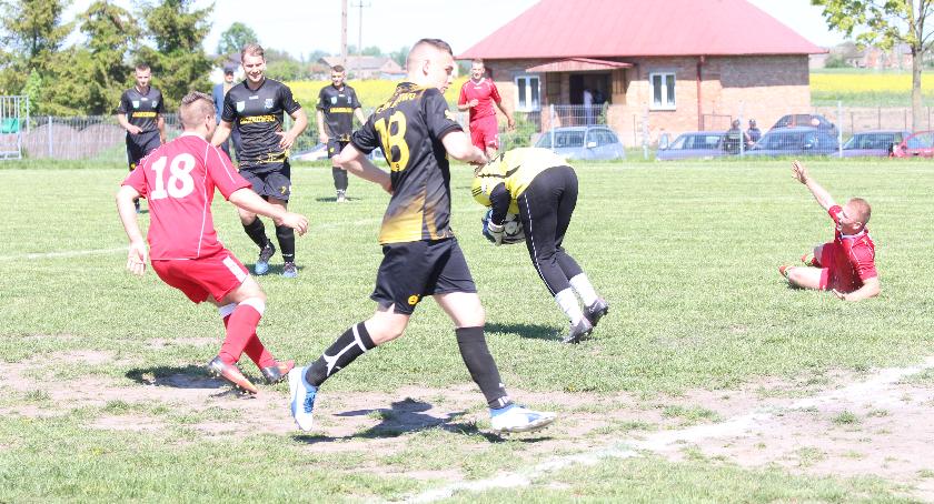 Bezbramkowe derby Wichowa