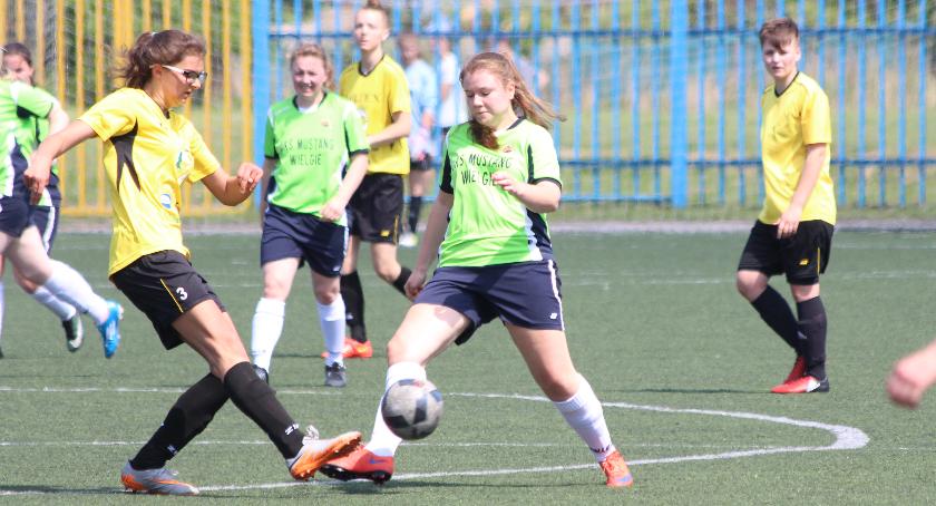 Szóstka Mustanga. Kolejna efektowna wygrana w III lidze