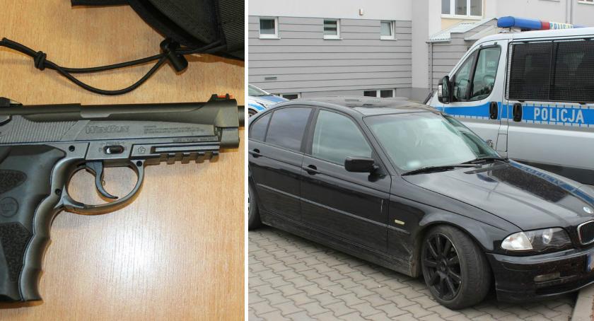 Grozili bronią policjantowi