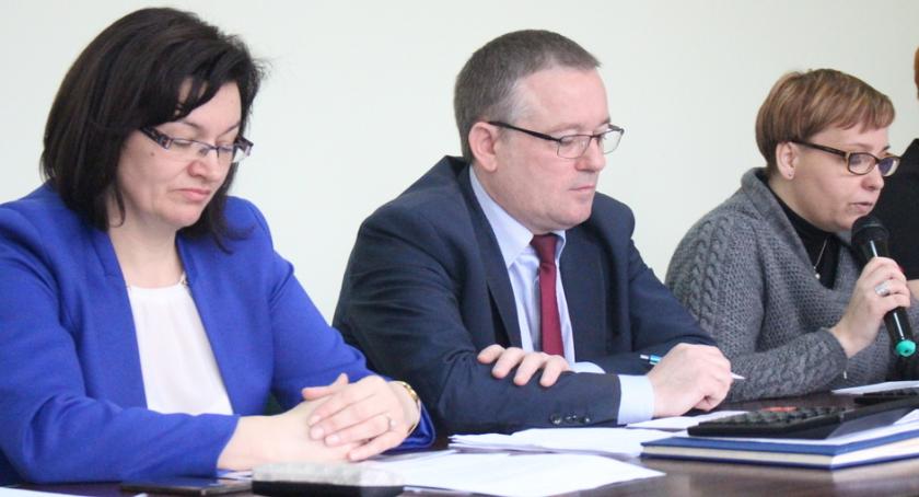 Kłótnia o kasę  dla burmistrza