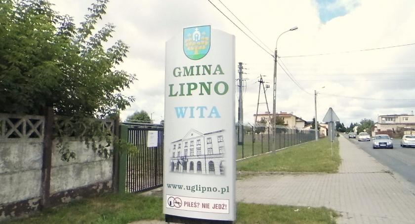 Tablice na granicach ostrzegają i witają