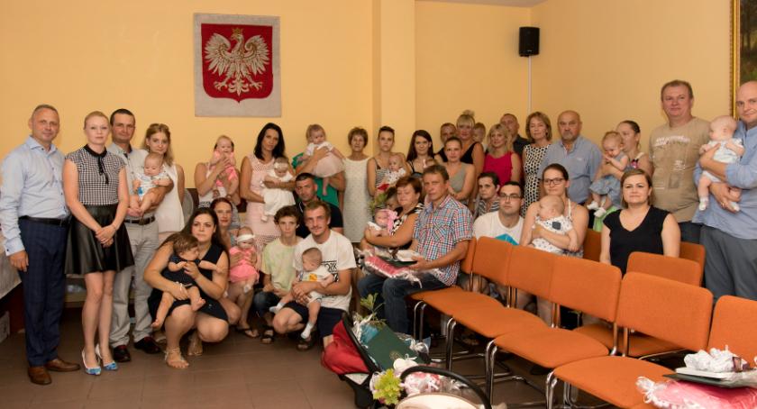 Nowi obywatele gminy Bobrowniki w urzędzie
