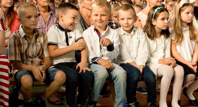 Rozpoczęcie roku w Szkole Podstawowej im. Karola Wojtyły w Bobrownikach [zdjęcia]
