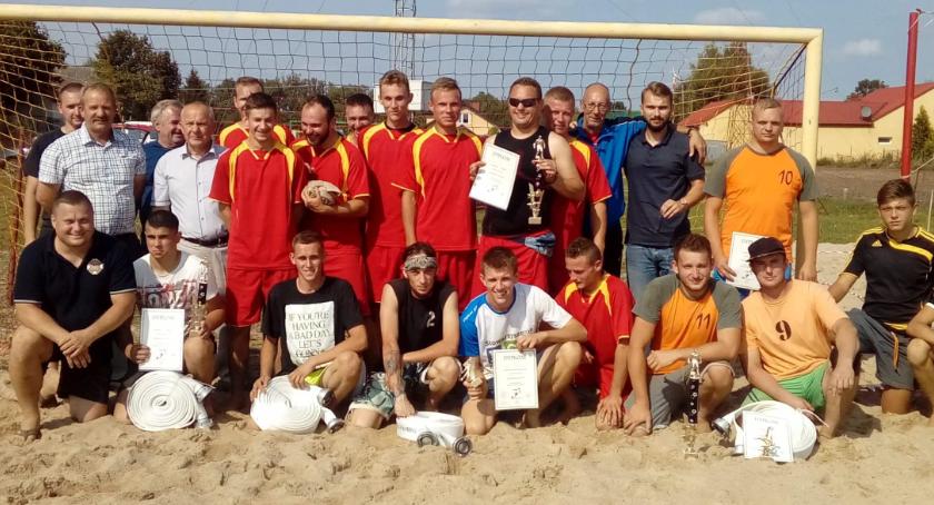 Strażacy na plaży w Suradówku