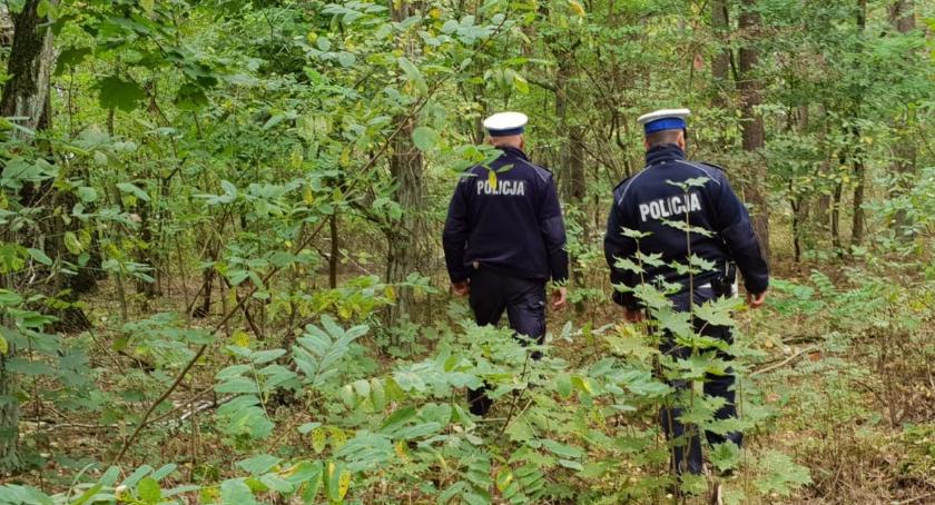 Szukali grzybów, znalazła ich policja