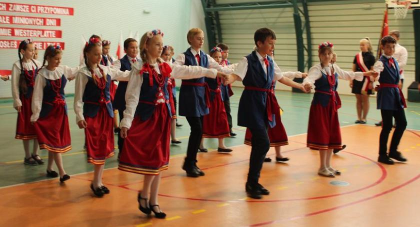 W Tłuchowie złożyli hołd walczącym nauczycielom