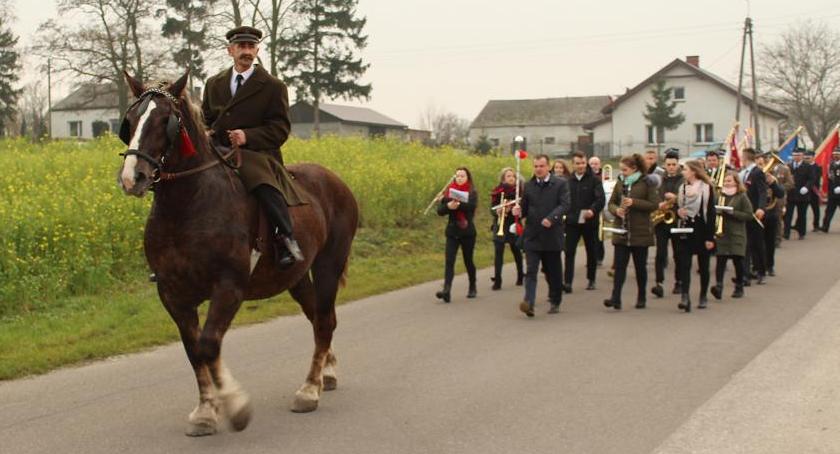 Piłsudski przejechał ulicami Brzeźna