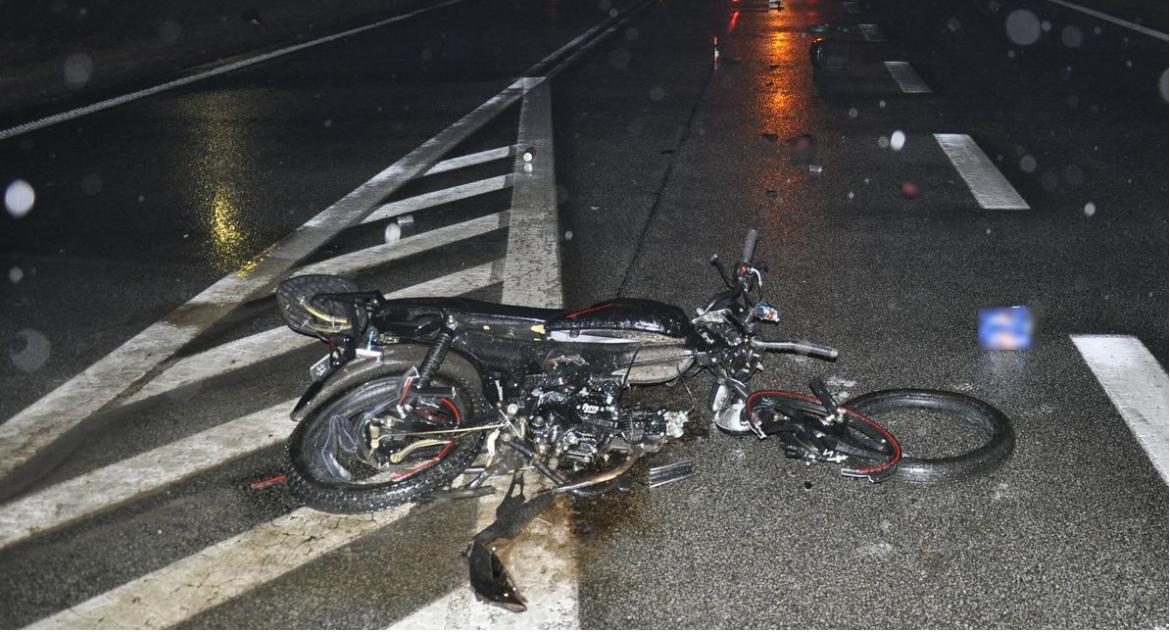 Motorower zderzył się z tirem