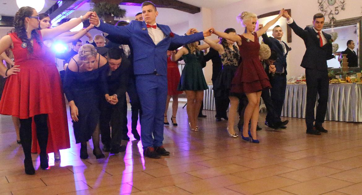 Studniówka Zespołu Szkół w Dobrzyniu nad Wisłą [zdjęcia]