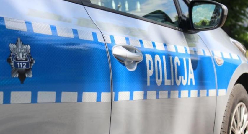 Pijany mężczyzna ukradł auto, zniszczył myjnie i chciał dokonać samospalenia