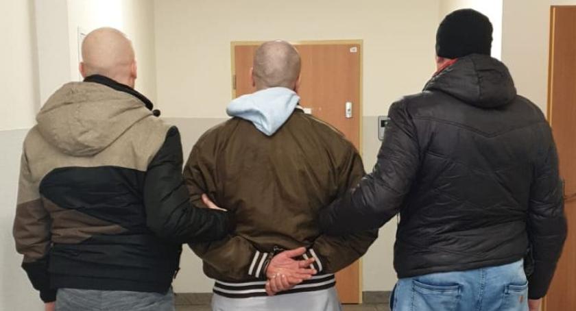 Policjanci w czasie wolnym od służby złapali złodziei