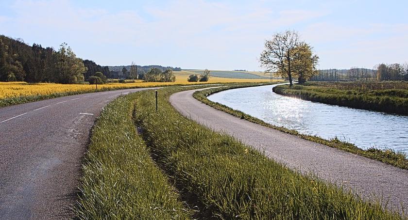 Przybywa ścieżek rowerowych