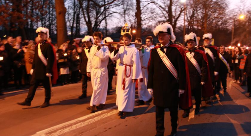 Pójdą drogami krzyżowymi