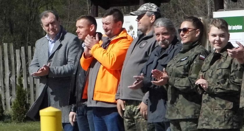 Mundurowi walczyli o miecz
