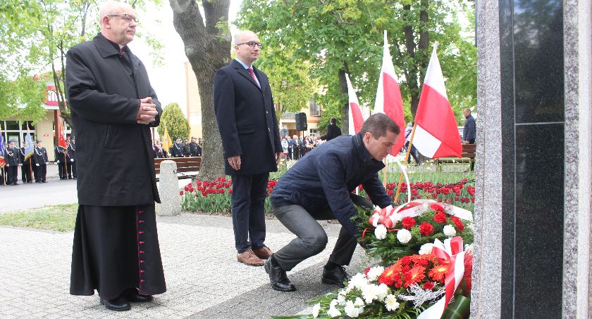Mieszkańcy Dobrzynia uczcili rocznicę Konstytucji 3 Maja [zdjęcia]