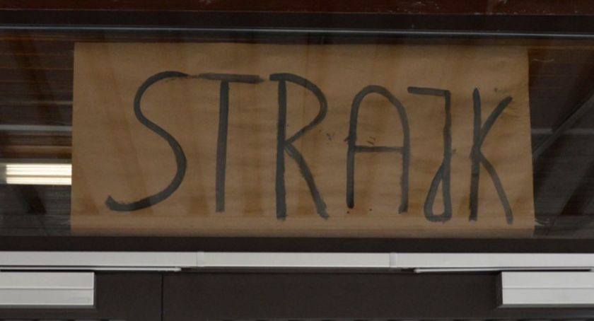 Strajk zawieszony.  Nauczyciele dostaną wypłaty?