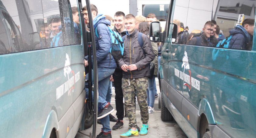 Więcej uczniów, więcej autobusów