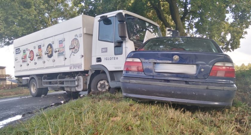 Karambol na DW nr 562. Droga całkowicie zablokowana [zdjęcia]
