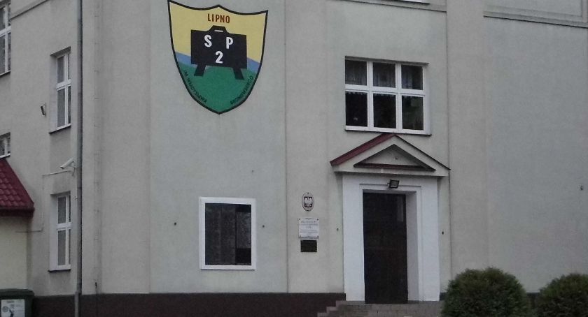Zerówki w przedszkolach, luźno w szkołach