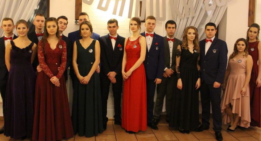Studniówka Zespołu Szkół w Dobrzyniu nad Wisłą [zdjęcia]