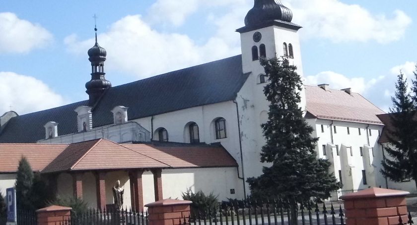 Wierni mogą przychodzić do kościoła, ale...