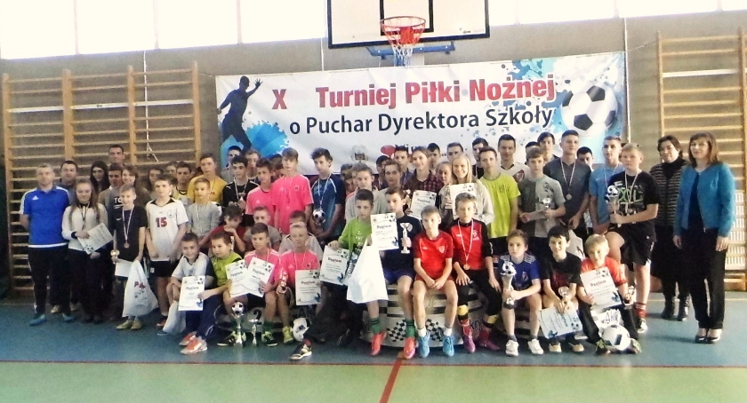 Zmagania tuzina drużyn