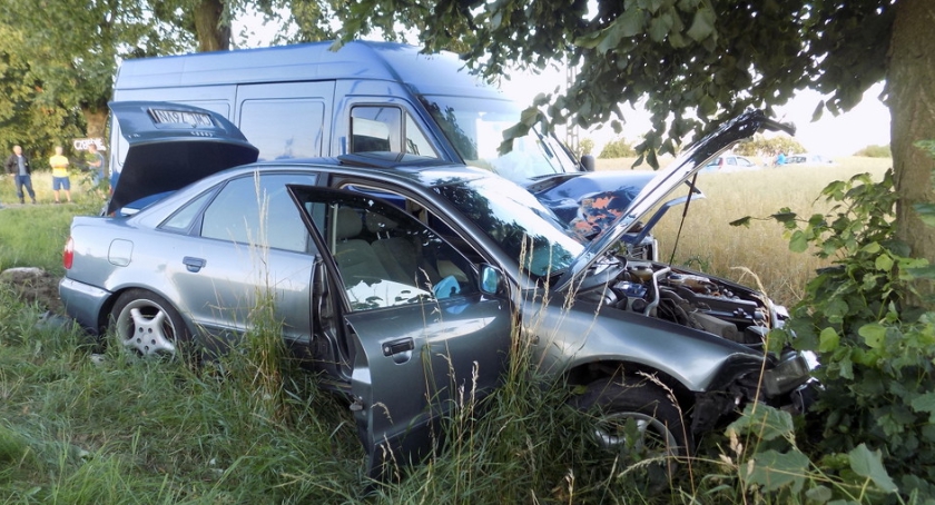 Wypadek w Szpiegowie. Dwie osoby w szpitalu