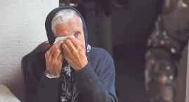 Policjanci pomogli starszej, schorowanej kobiecie