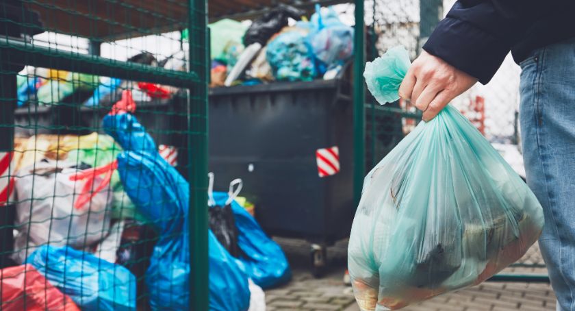 UWAGA: W Sylwestra nie wyrzucimy śmieci?