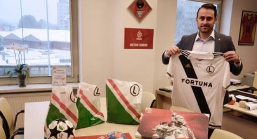 Burmistrz Kuca wspiera Orkiestrę.