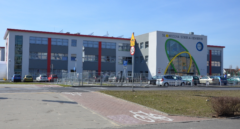 Bemowo uruchomiło infolinię w sprawie reformy oświaty.