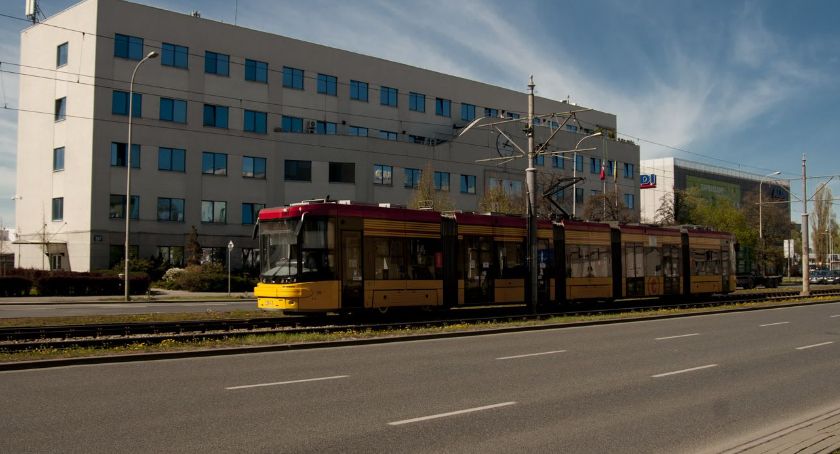 Zmiany dla pieszych i rowerzystów na głównej ulicy Bemowa